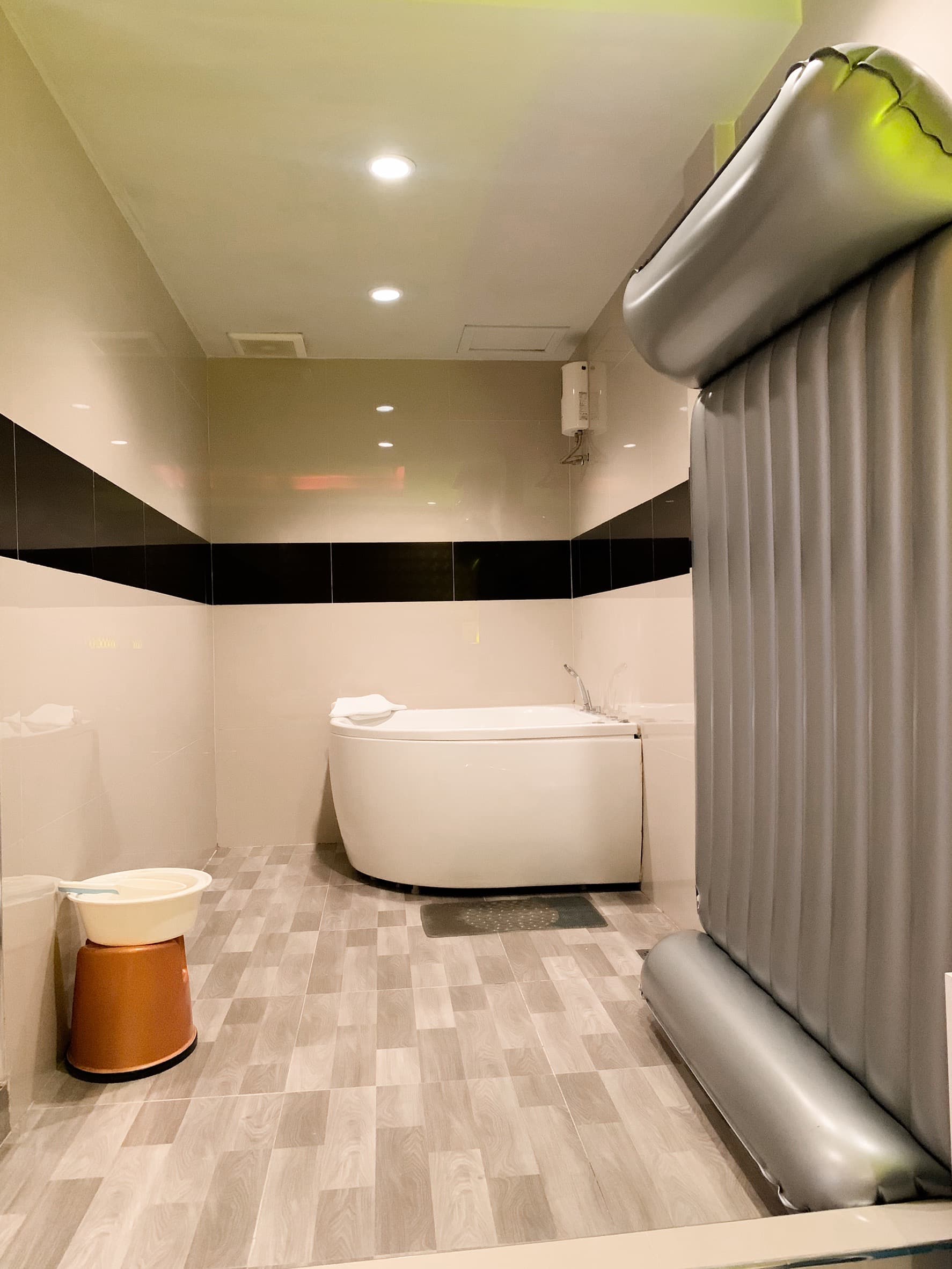 VIP Jacuzzi Suite — luxury nuru massage suite in Bangkok