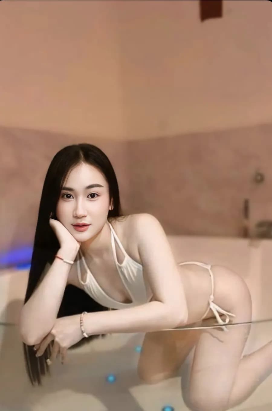 Ping Ping — 曼谷努鲁按摩师